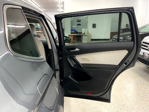 Used 2019 Volkswagen Tiguan SEL Premium image 34