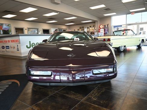 Used 1993 Chevrolet Corvette Coupe image 2