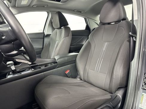 Used 2025 Hyundai Elantra SEL FWD image 20