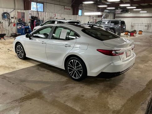 Used 2025 Toyota Camry XLE image 3