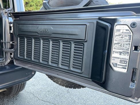 Used 2021 Jeep Wrangler Unlimited Sahara image 29