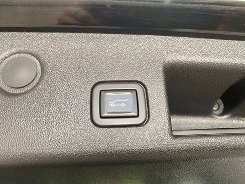 Used 2024 Chevrolet Equinox LT AWD/4WD image 9