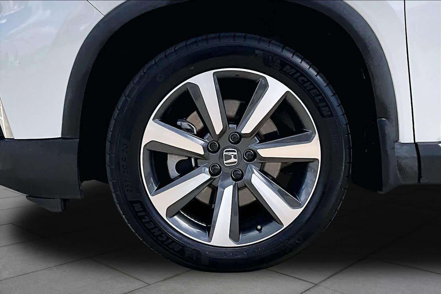Used 2023 Honda Pilot Touring image 10