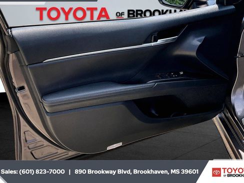 Used 2024 Toyota Camry XSE FWD image 17