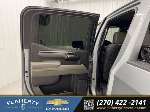 Used 2023 Chevrolet Silverado 1500 ZR2 w/ Technology Package AWD/4WD image 10