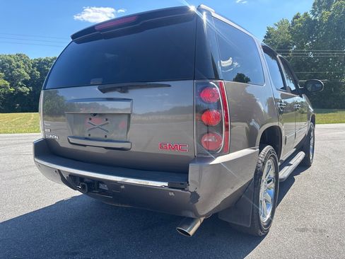Used 2012 GMC Yukon Denali AWD/4WD image 5