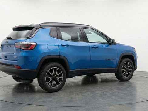 Used 2025 Jeep Compass Trailhawk AWD/4WD image 9