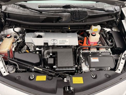 Used 2014 Toyota Prius V Two image 31