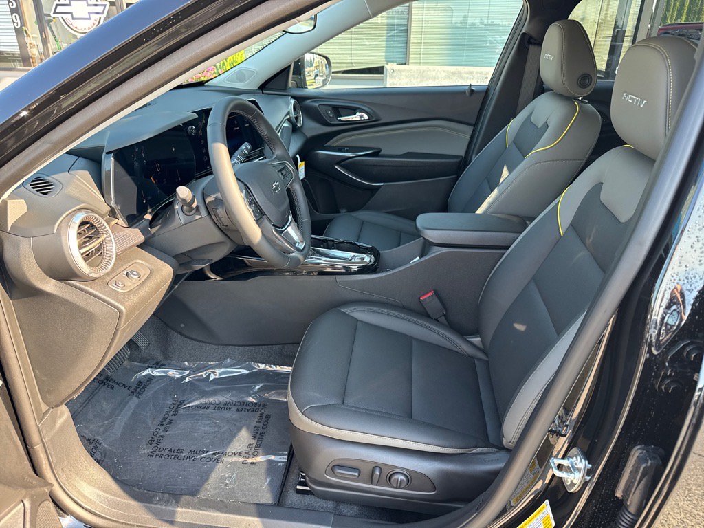 Used 2025 Chevrolet Trax ACTIV w/ Sunroof Package FWD image 7