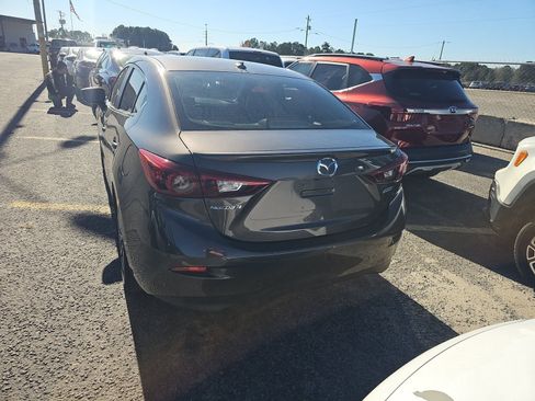 Used 2018 MAZDA MAZDA3 Grand Touring image 37