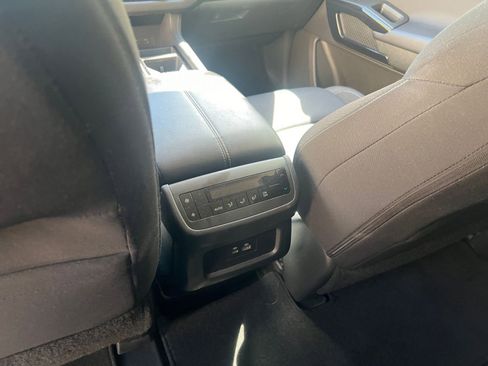 Used 2025 Nissan Pathfinder SV image 22