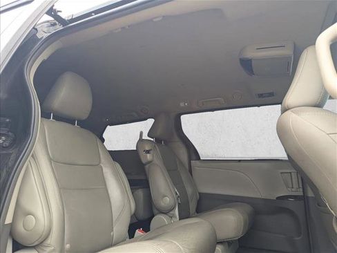 Used 2017 Toyota Sienna XLE w/ XLE Navigation Package FWD image 14
