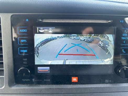 Used 2017 Toyota Sienna Limited image 13