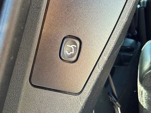 Used 2015 Dodge Grand Caravan SXT image 13