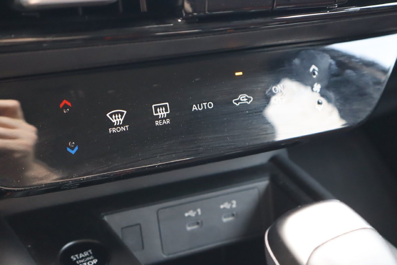 Used 2025 Nissan Kicks SR AWD/4WD image 23