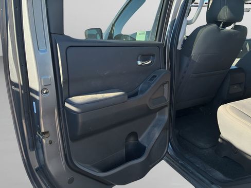 Used 2022 Nissan Frontier SV image 11