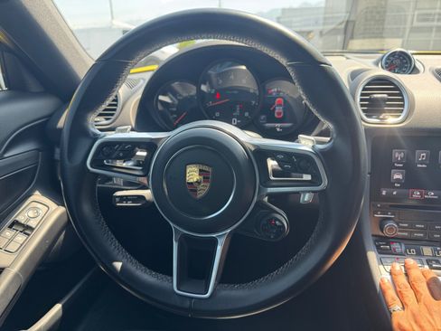 Used 2022 Porsche 718 Cayman RWD image 10