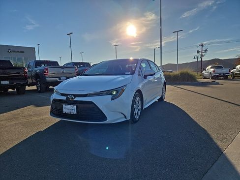 Used 2023 Toyota Corolla LE image 4