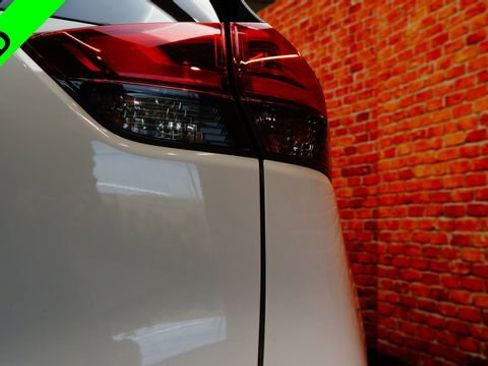 Used 2017 Nissan Rogue SV image 80