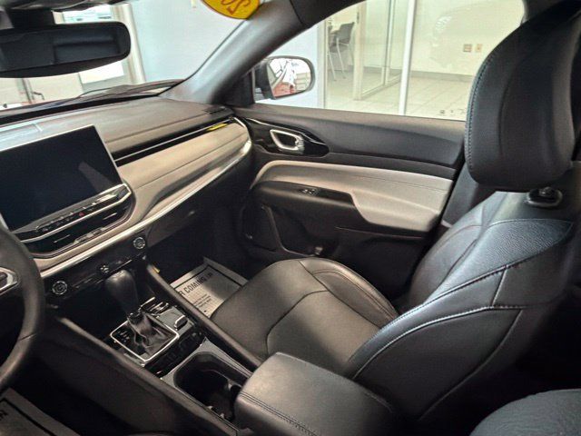 Used 2023 Jeep Compass Limited w/ Sun and Sound Group AWD/4WD image 31