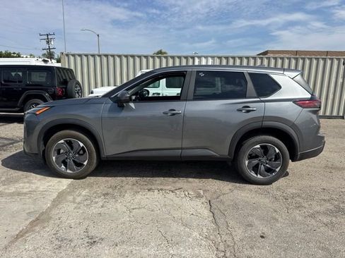Used 2025 Nissan Rogue SV FWD image 9