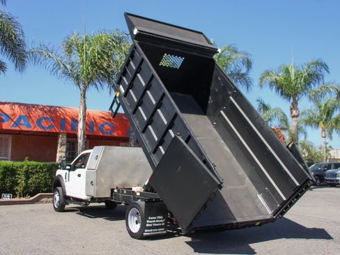 Used 2018 Ford F550 2WD Regular Cab Super Duty image 2