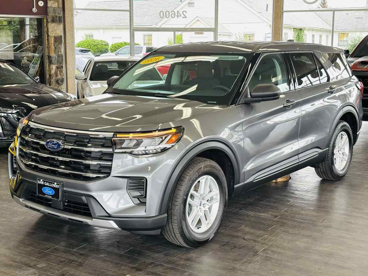 Used 2026 Ford Explorer Active AWD/4WD image 16