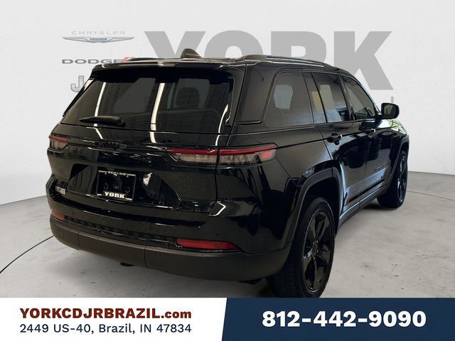 Used 2023 Jeep Grand Cherokee Altitude AWD/4WD image 5
