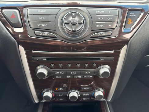 Used 2015 Nissan Pathfinder SL FWD image 29