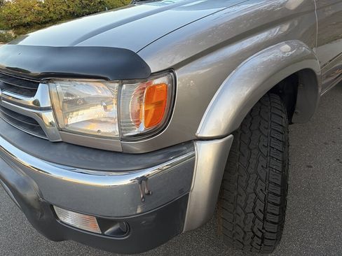 Used 2002 Toyota 4Runner SR5 w/ Upgrade Value Pkg 2 AWD/4WD image 30