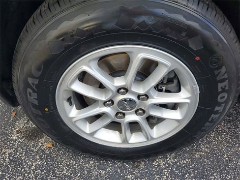 Used 2018 Jeep Grand Cherokee Laredo image 6