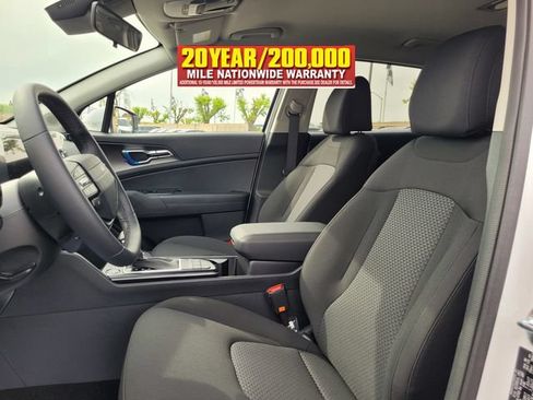 New 2026 Kia Sportage LX w/ LX Convenience Package FWD image 8
