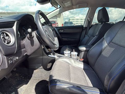 Used 2017 Toyota Corolla SE FWD image 5