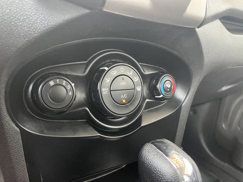 Used 2013 Ford Fiesta SE image 18