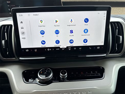 New 2025 Ford Expedition Active image 17