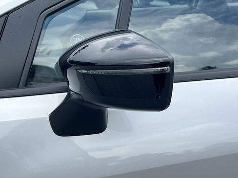 New 2025 Nissan Versa SR w/ Trunk Package image 28