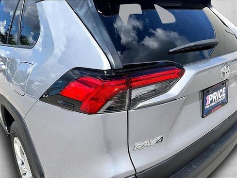 Used 2020 Toyota RAV4 LE FWD image 29