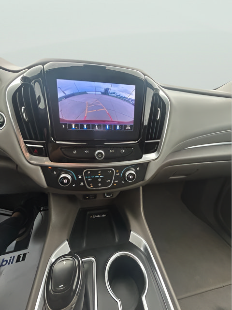 Used 2020 Chevrolet Traverse Premier FWD image 16