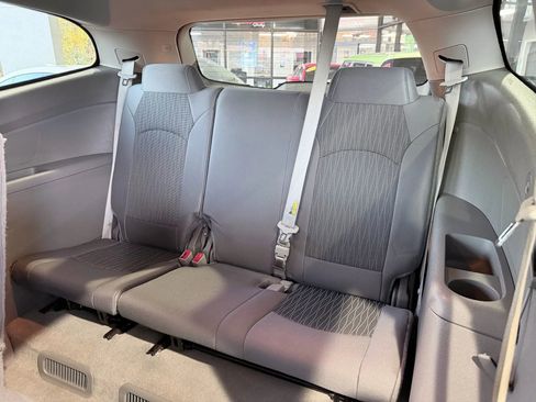 Used 2017 Chevrolet Traverse LT image 25