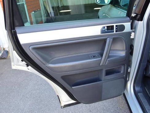 Used 2009 Volkswagen Touareg VR6 image 35