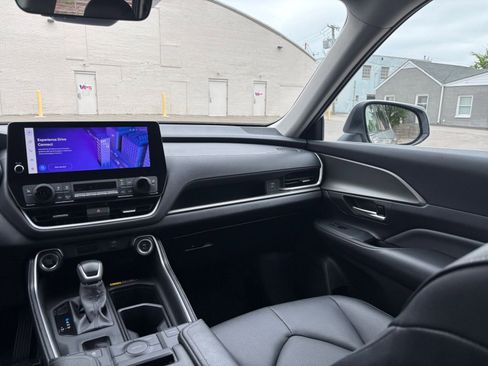 Used 2025 Toyota Grand Highlander FWD image 38