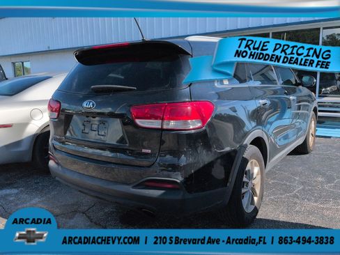 Used 2017 Kia Sorento FWD image 3