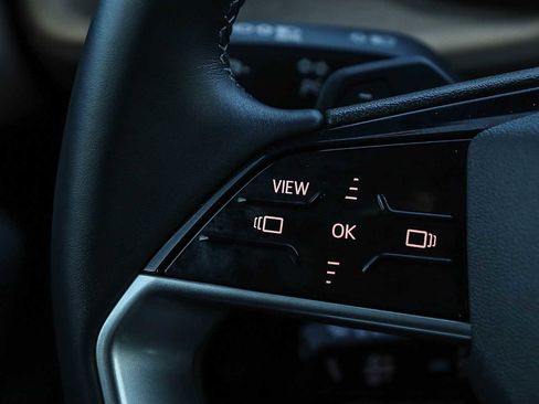 Used 2025 Audi Q5 Premium w/ Convenience Package image 18