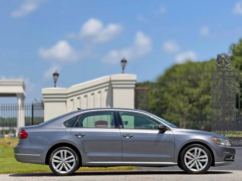 Used 2019 Volkswagen Passat 2.0T Wolfsburg FWD image 6