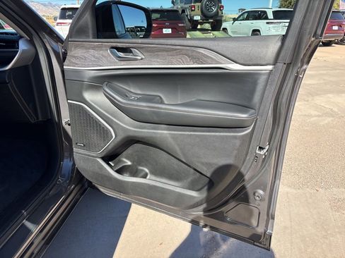 Used 2022 Jeep Grand Cherokee L Limited w/ Luxury Tech Group II image 25