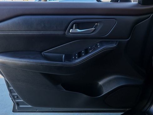 Used 2023 Nissan Rogue SV w/ SV Premium Package image 28