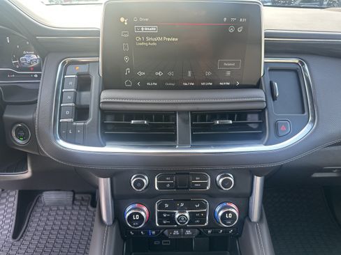 Used 2024 GMC Yukon SLT w/ SLT Luxury Package AWD/4WD image 30