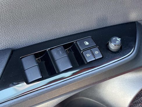 Used 2021 Toyota Prius LE image 21