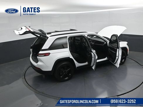 Used 2023 Jeep Grand Cherokee Limited w/ Black Appearance Package AWD/4WD image 54