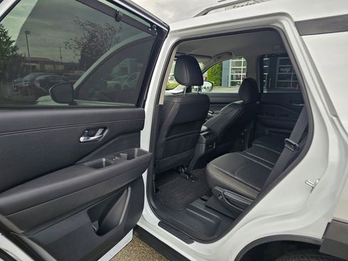 Certified 2025 Nissan Pathfinder SL AWD/4WD image 12